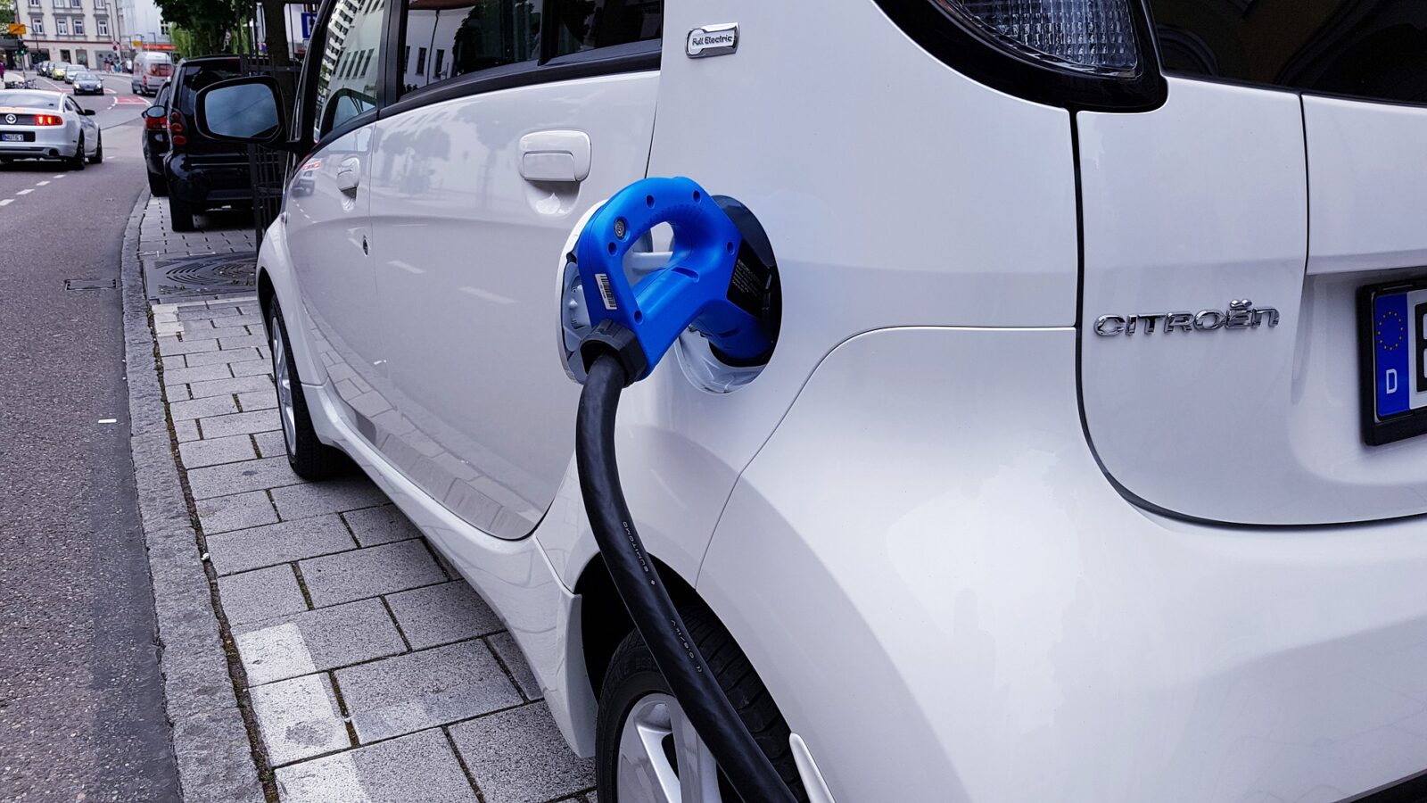 czy opłaca się kupić elektryczne auto